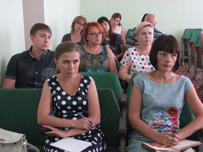 Запорізькі держслужбовці вивчають норми нового закону