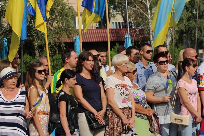Запоріжці поклали квіти до погруддя Шевченка напередодні Дня Державного прапора та річниці Незалежності України