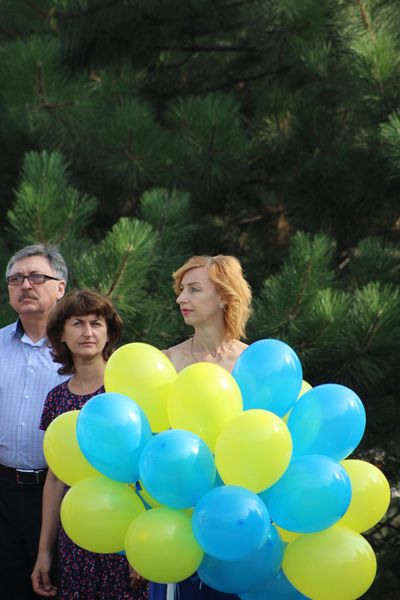 Запоріжці поклали квіти до погруддя Шевченка напередодні Дня Державного прапора та річниці Незалежності України