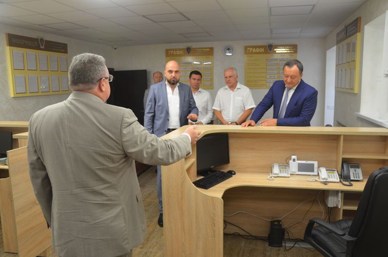 Керівник регіону ознайомився з оновленою громадською приймальнею прокуратури області 