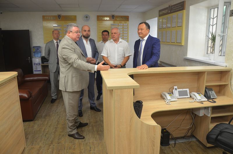 Керівник регіону ознайомився з оновленою громадською приймальнею прокуратури області 