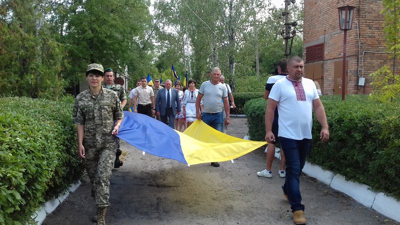 У Комиш-Зорі замайорів найвищий прапор регіону