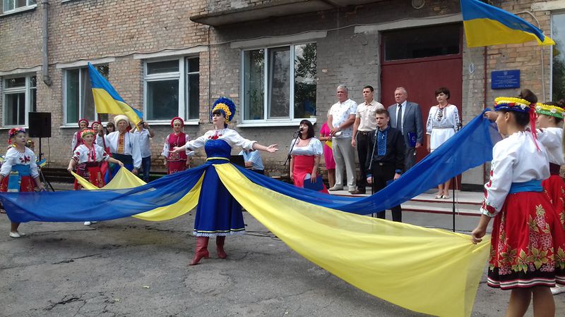 У Комиш-Зорі замайорів найвищий прапор регіону