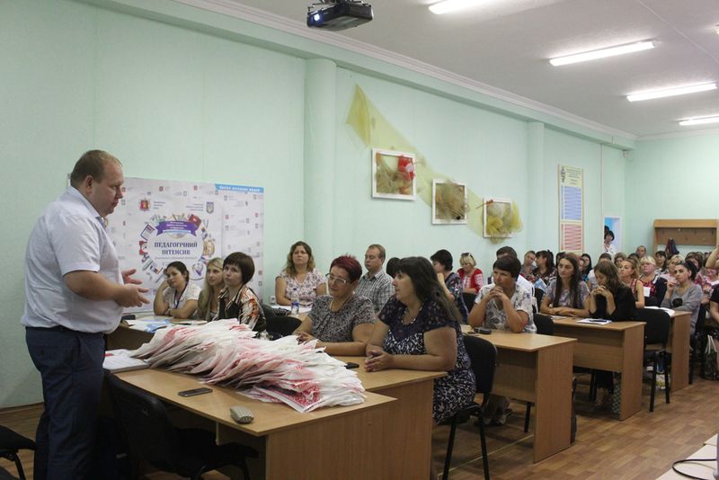 Запорізькі освітяни, які вперше відкривають інклюзивні класи, отримали сертифікати