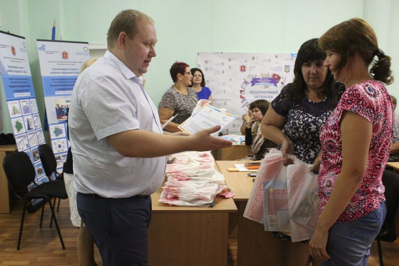 Запорізькі освітяни, які вперше відкривають інклюзивні класи, отримали сертифікати