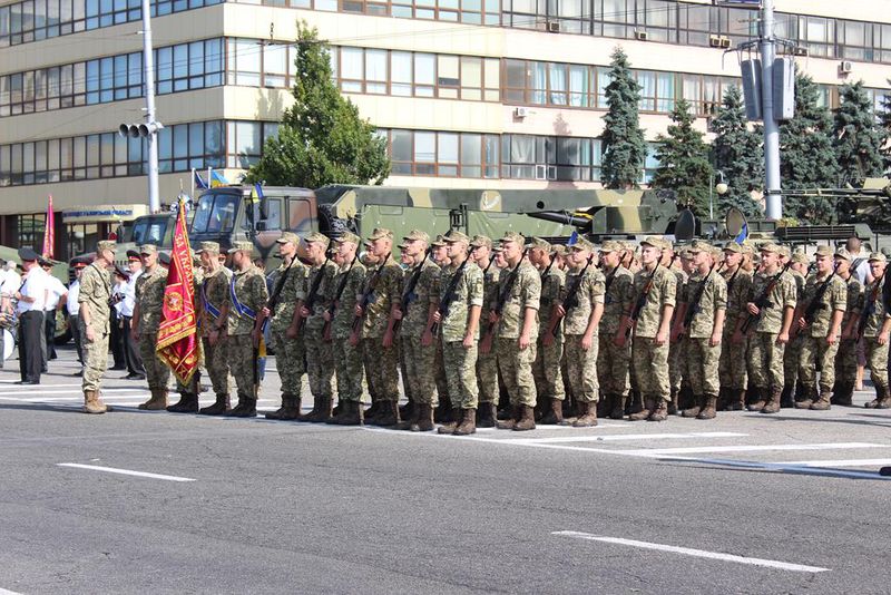 День Незалежності України запоріжці відсвяткували військовим парадом