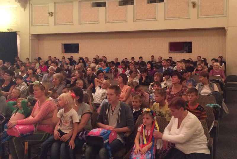 Обласна влада дарує шкільні рюкзаки для 400 першачків