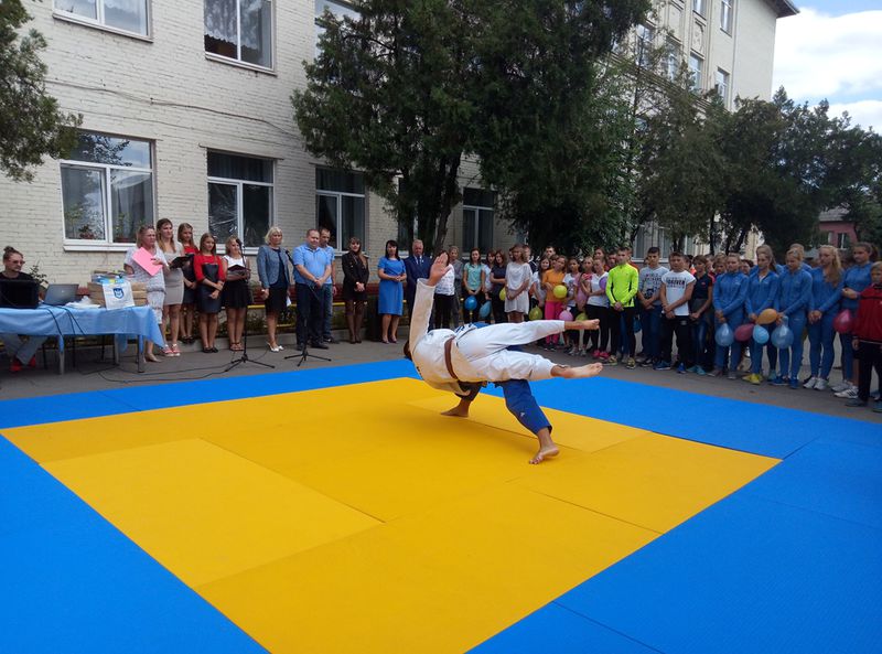 Юні спортсмени відзначають професійне свято