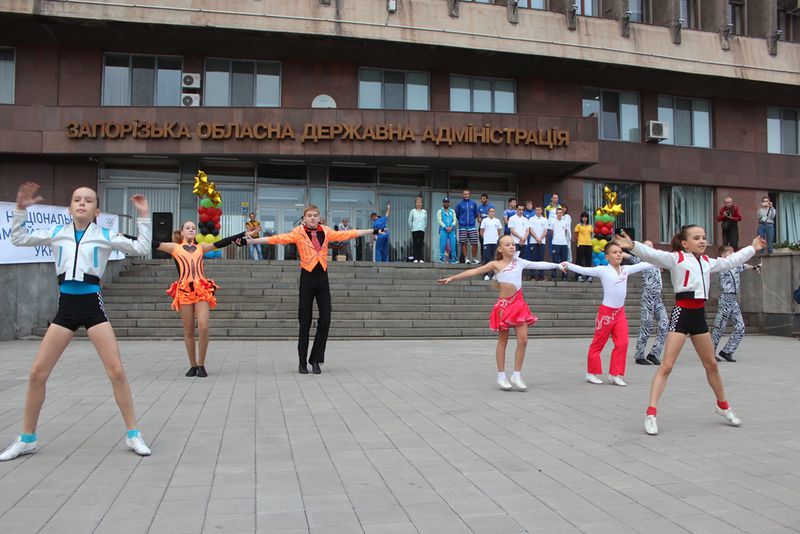 Держслужбовці відзначили спортивне свято руханкою