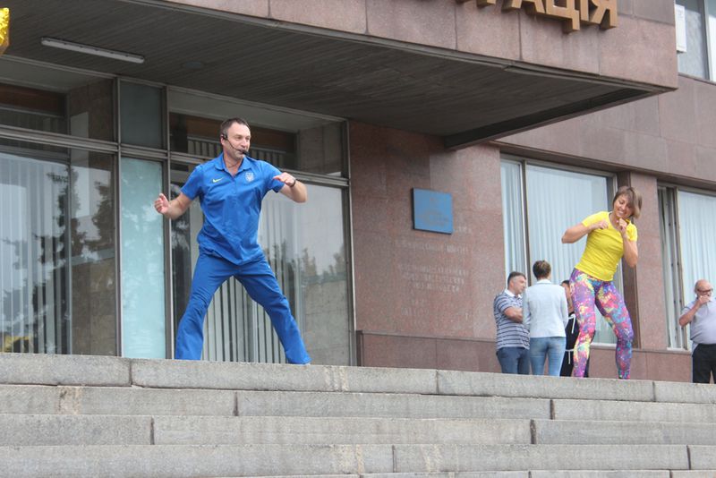 Держслужбовці відзначили спортивне свято руханкою