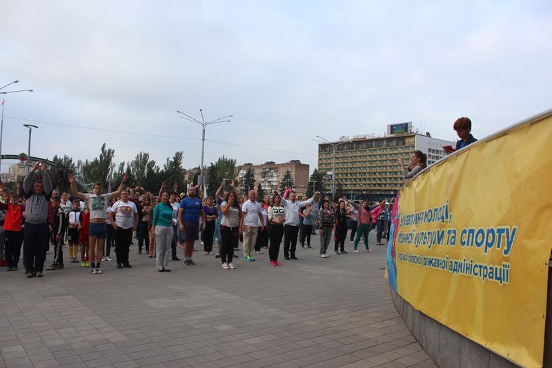 Держслужбовці відзначили спортивне свято руханкою