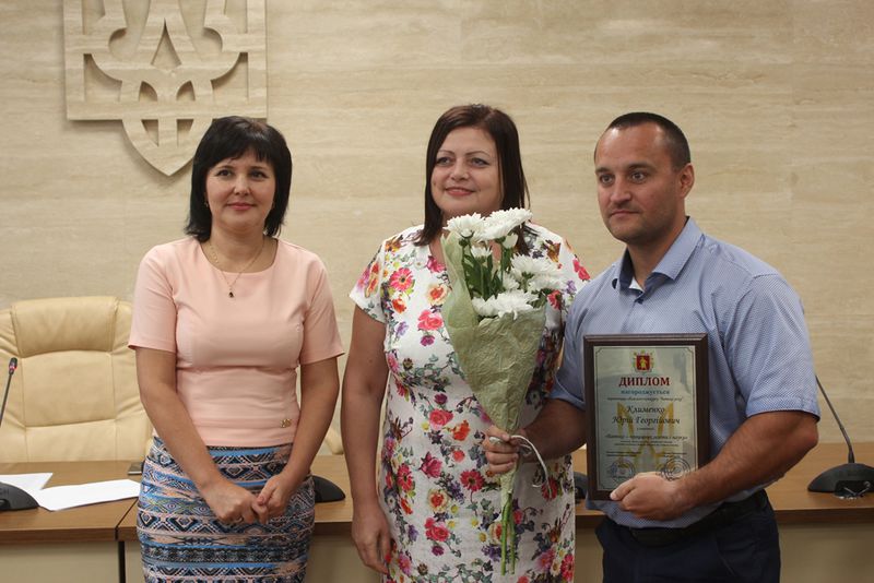 Нагороджено перших переможців конкурсу «Батько року»
