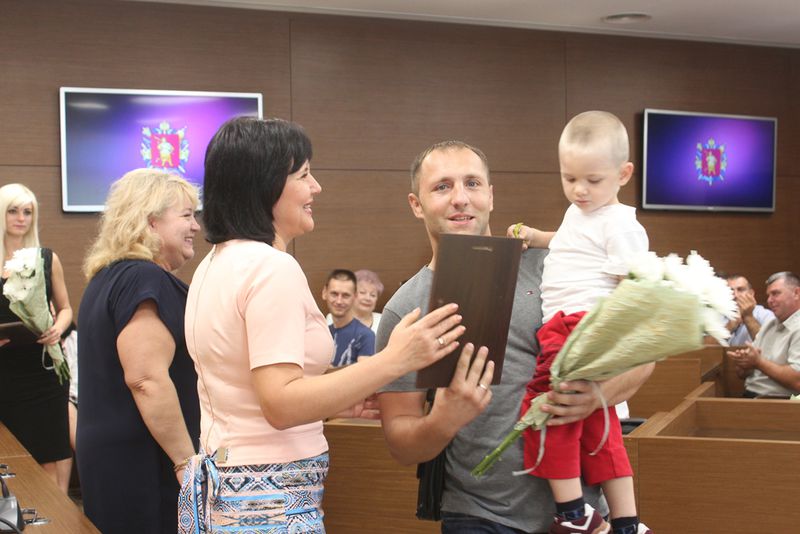 Нагороджено перших переможців конкурсу «Батько року»