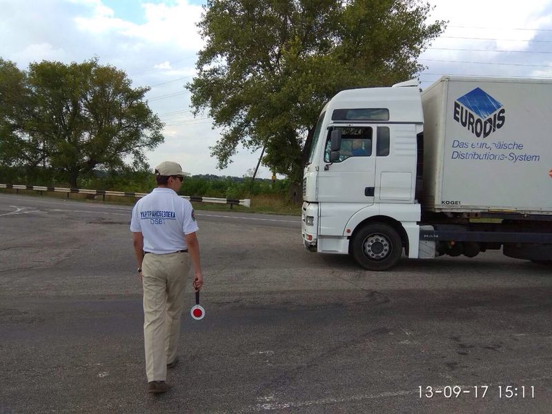 За великоваговим транспортом на дорогах області посилено контроль