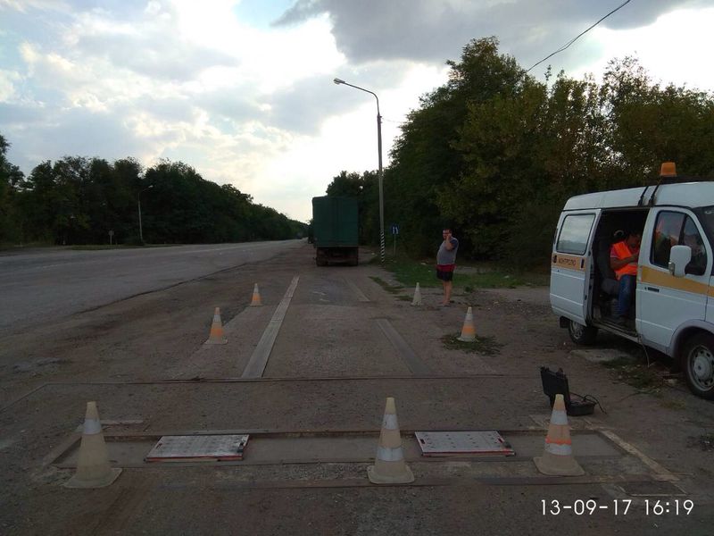За великоваговим транспортом на дорогах області посилено контроль
