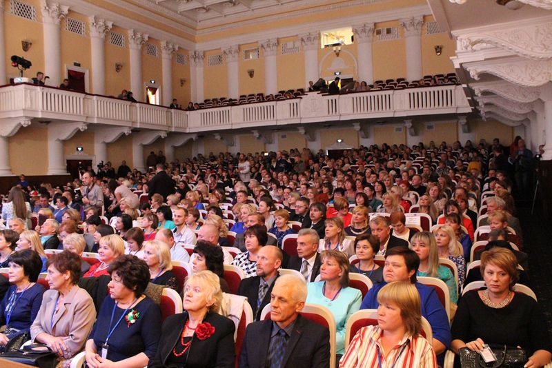 Запорізькі освітяни приймають вітання з професійним святом