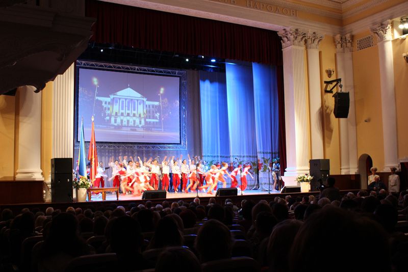 Запорізькі освітяни приймають вітання з професійним святом