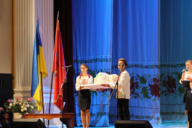 Запорізькі освітяни приймають вітання з професійним святом