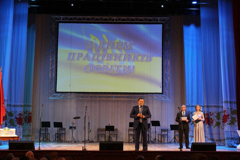 Запорізькі освітяни приймають вітання з професійним святом