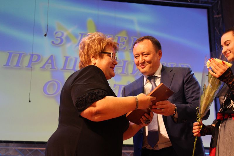 Запорізькі освітяни приймають вітання з професійним святом