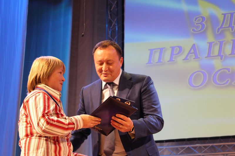 Запорізькі освітяни приймають вітання з професійним святом