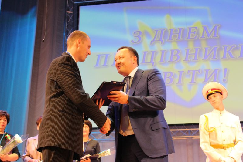 Запорізькі освітяни приймають вітання з професійним святом