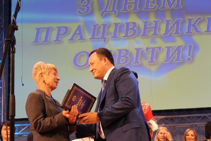 Запорізькі освітяни приймають вітання з професійним святом