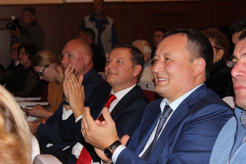 Запорізькі освітяни приймають вітання з професійним святом