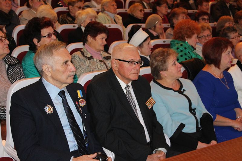 Запоріжжя вшановує громадян похилого віку та ветеранів