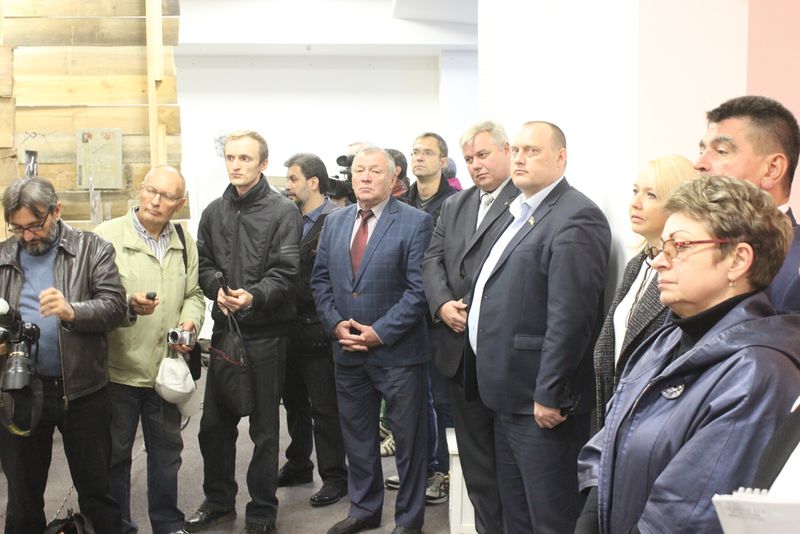 У Запоріжжі відкрилася виставка, яка повертає образи будівельниць Дніпрогесу