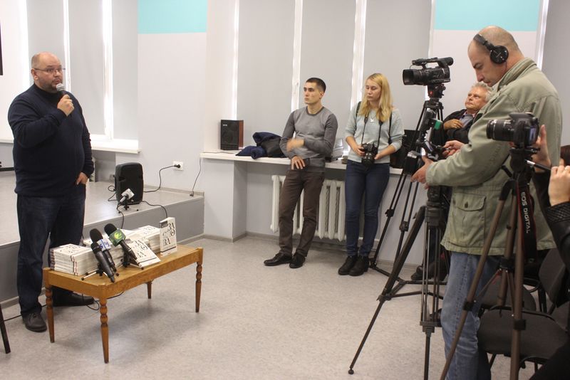 Книга запорізького журналіста розкриває секрети та правила професії