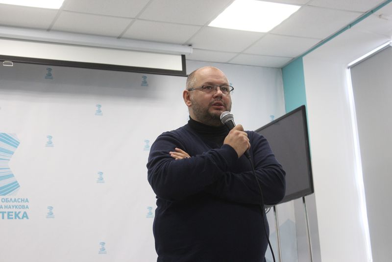 Книга запорізького журналіста розкриває секрети та правила професії