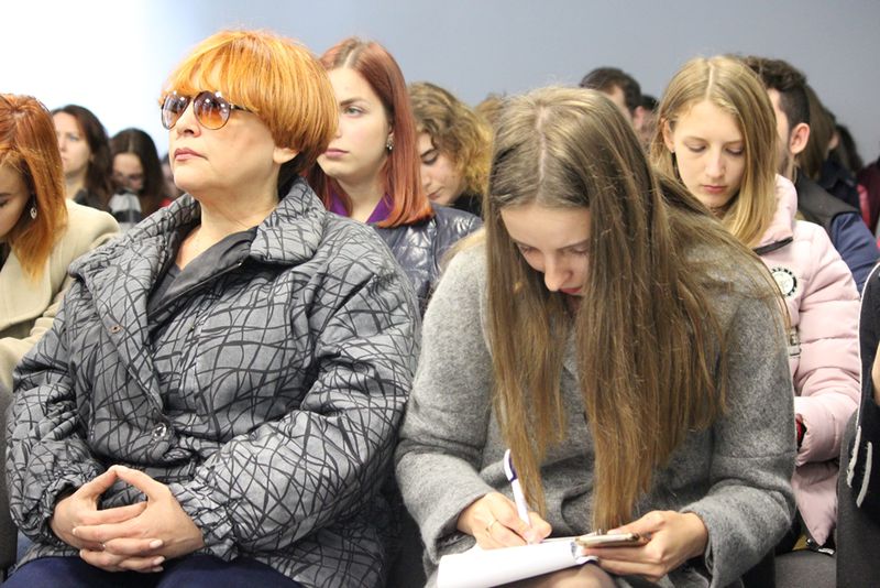 Книга запорізького журналіста розкриває секрети та правила професії