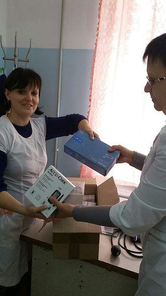 Центри первинної медико-санітарної допомоги  укомплектовуються обладнанням та меблями