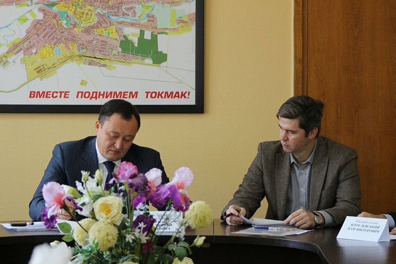 Костянтин Бриль взяв на контроль проблемні питання токмачан