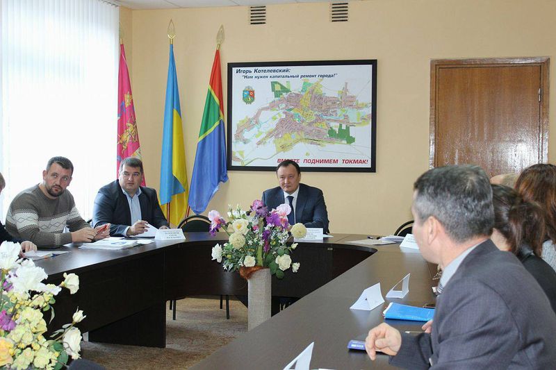 Костянтин Бриль взяв на контроль проблемні питання токмачан