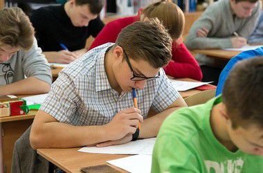Випускники професійно-технічних навчальних закладів уперше здаватимуть ЗНО