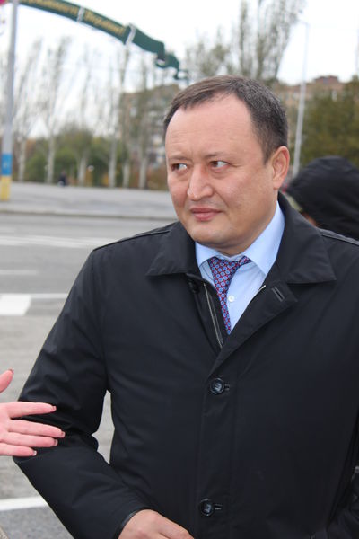 Костянтин Бриль  вручив ключі від  п’яти шкільних автобусів для трьох районів