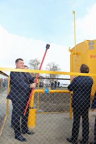 Жителі Менчикур та Чкалове на Веселівщині отримали довгоочікуване газопостачання
