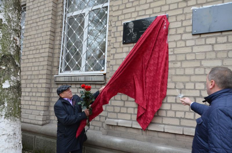 Урочисте відкрито меморіальні дошки колишнім керівникам Запорізького району
