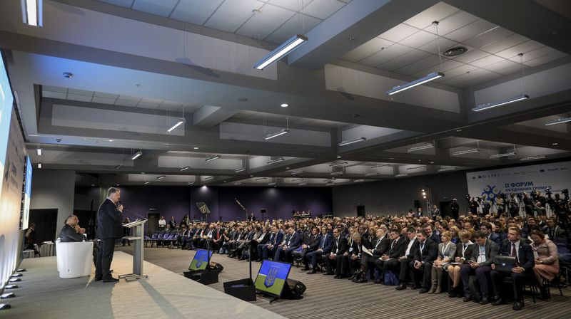 Ми зможемо підняти мінімальну заробітну плату до 4100 гривень – Президент подякував Уряду за врахування його ініціативи у Держбюджеті-2018