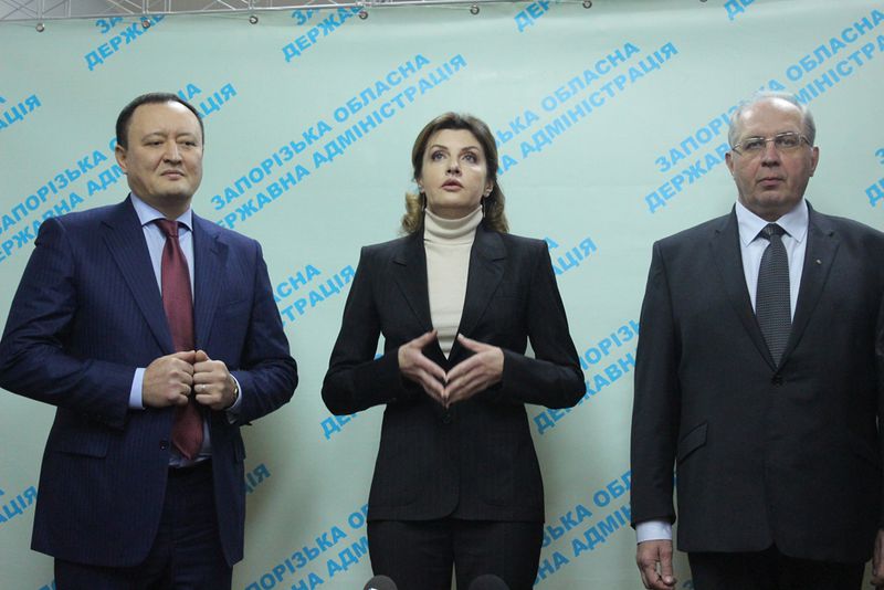 Марина Порошенко вручила гусеничні сходові підйомники для інклюзивних шкіл регіону