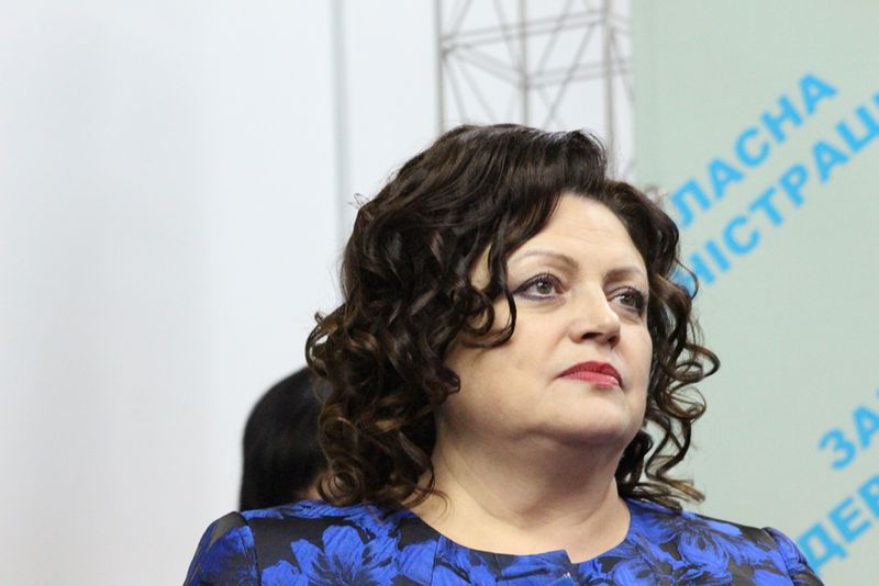 Марина Порошенко вручила гусеничні сходові підйомники для інклюзивних шкіл регіону