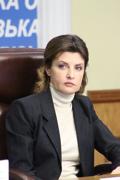 Марина Порошенко вручила гусеничні сходові підйомники для інклюзивних шкіл регіону