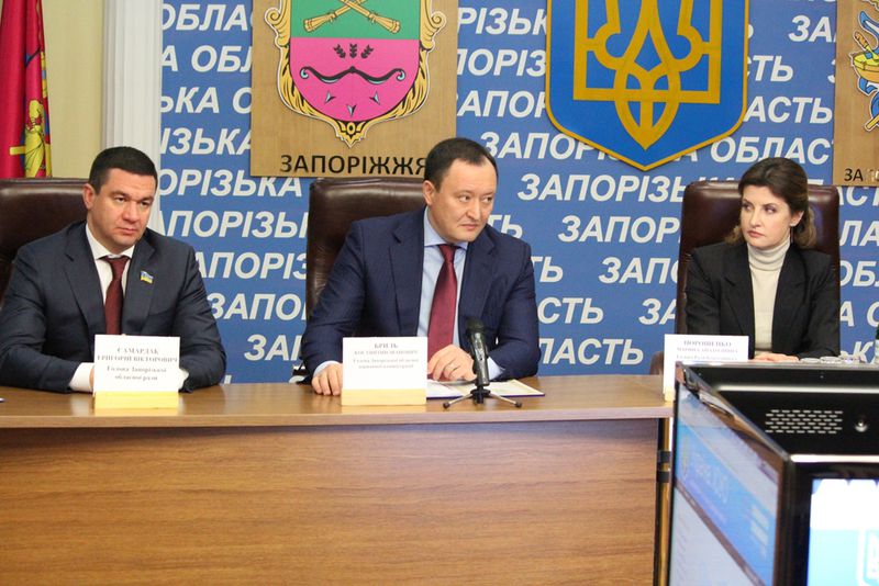 Марина Порошенко вручила гусеничні сходові підйомники для інклюзивних шкіл регіону
