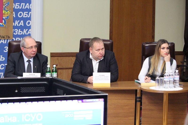 Марина Порошенко вручила гусеничні сходові підйомники для інклюзивних шкіл регіону