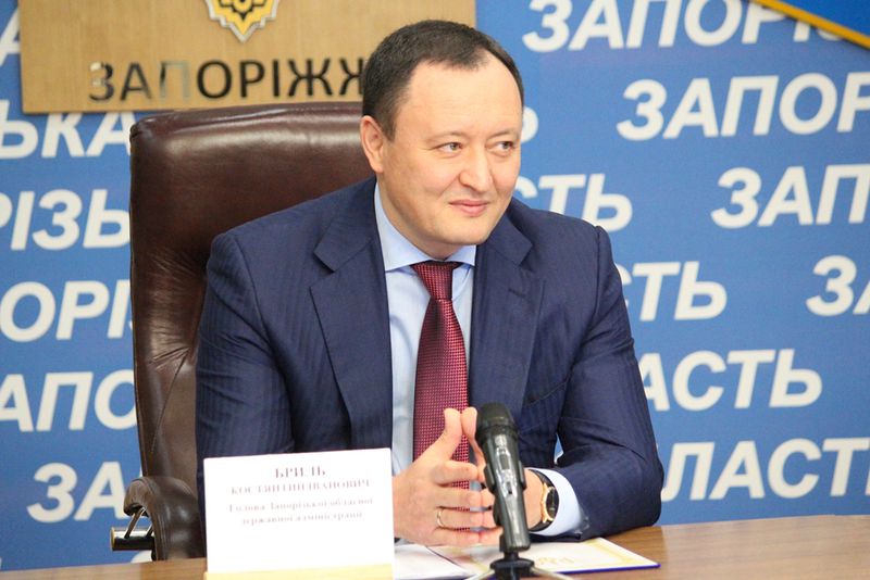 Марина Порошенко вручила гусеничні сходові підйомники для інклюзивних шкіл регіону