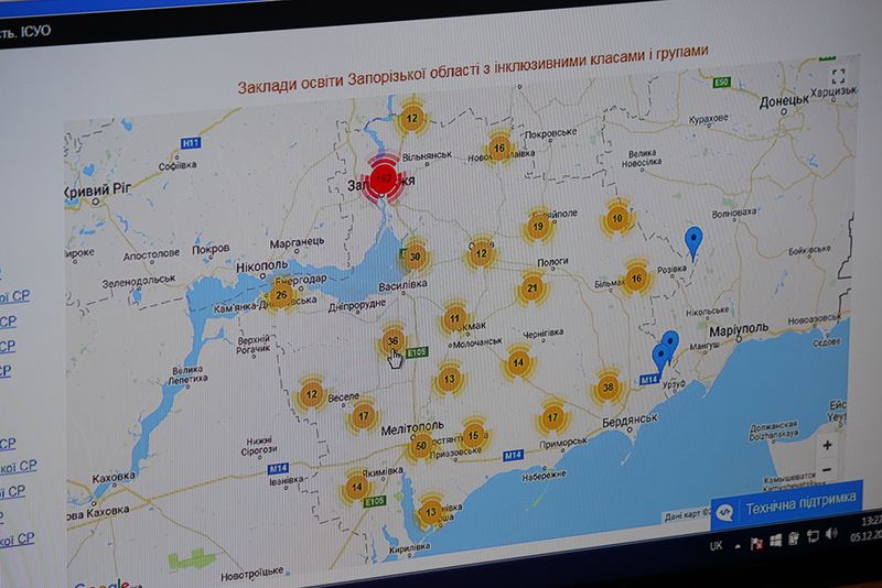 Марина Порошенко вручила гусеничні сходові підйомники для інклюзивних шкіл регіону