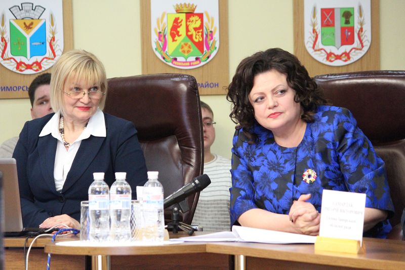Марина Порошенко вручила гусеничні сходові підйомники для інклюзивних шкіл регіону