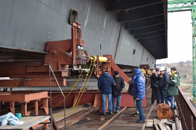На автотранспортній магістралі  розпочато черговий етап з насування металоконструкцій через р. Старий Дніпро